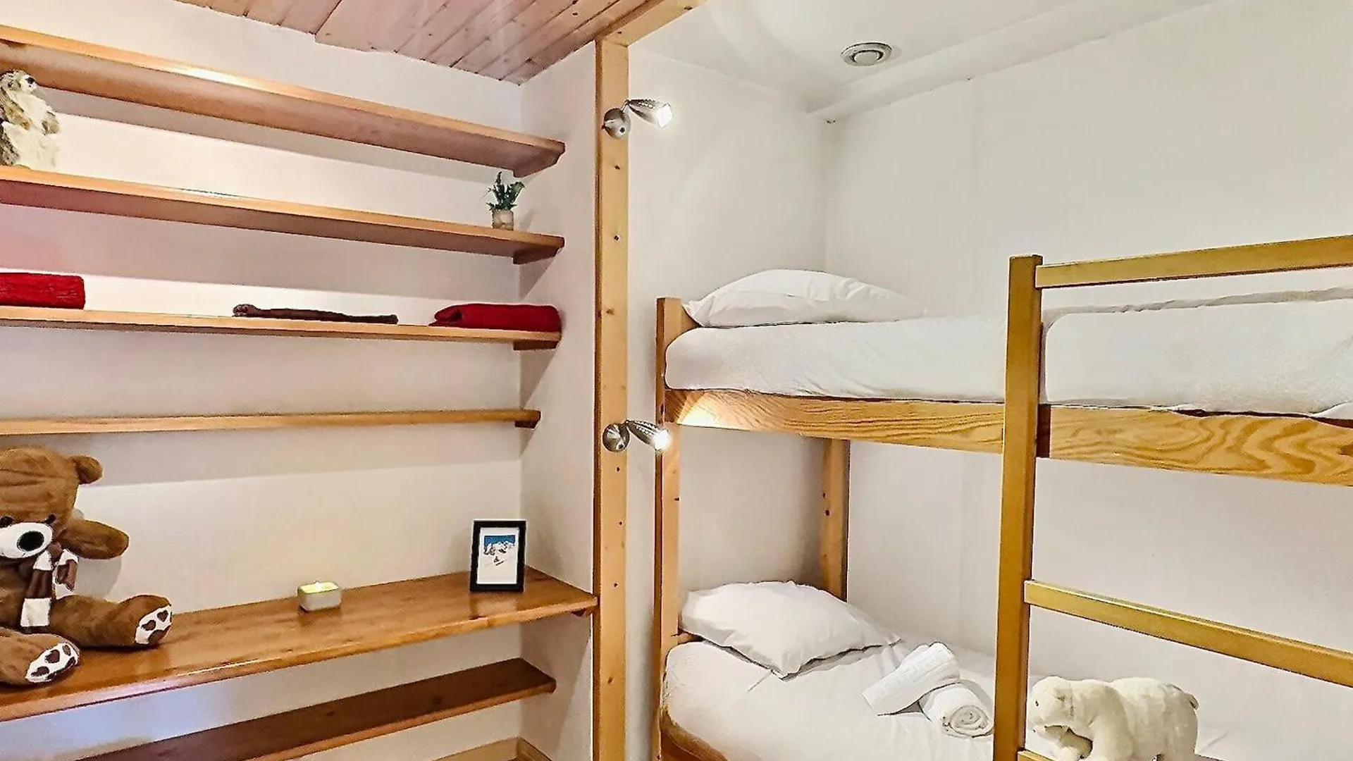 Charmant T3 Avec 2 Salles De Bain, Proche Pistes Et Commodites A Val-D'Isere - Fr-1-411-898 0*,  France